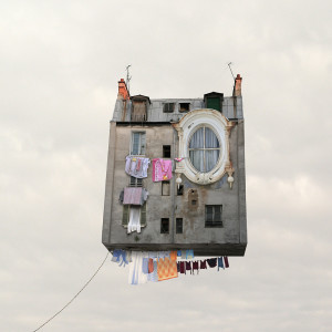 Laurent Chéhère, Flying Houses – The Linen Which Dries, 2012, Impression jet d’encre, 120 x 120 cm