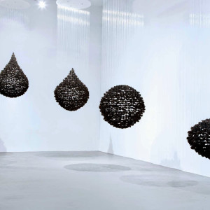 Seon-Ghi Bahk, An Aggregate Drop, 2009, Charcoal and nylon threads, 250 x 100 x 10 cm